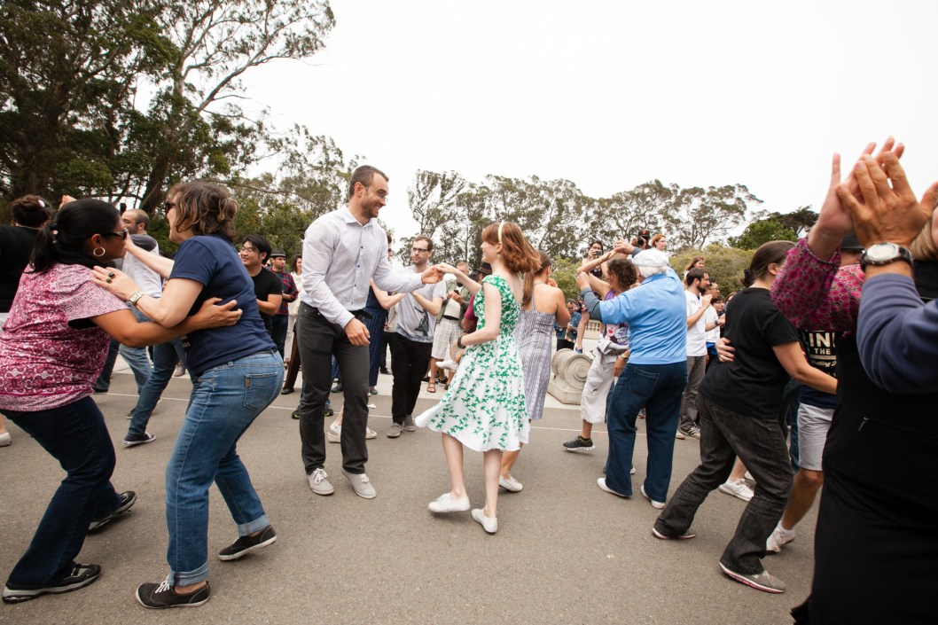 🎶🎬 Summer Nights in Riverside: Free Concerts & Movies in the Park