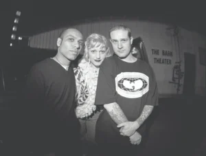 photo of the band No Doubt backstage